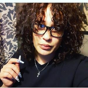 Meet your Posher, Michele